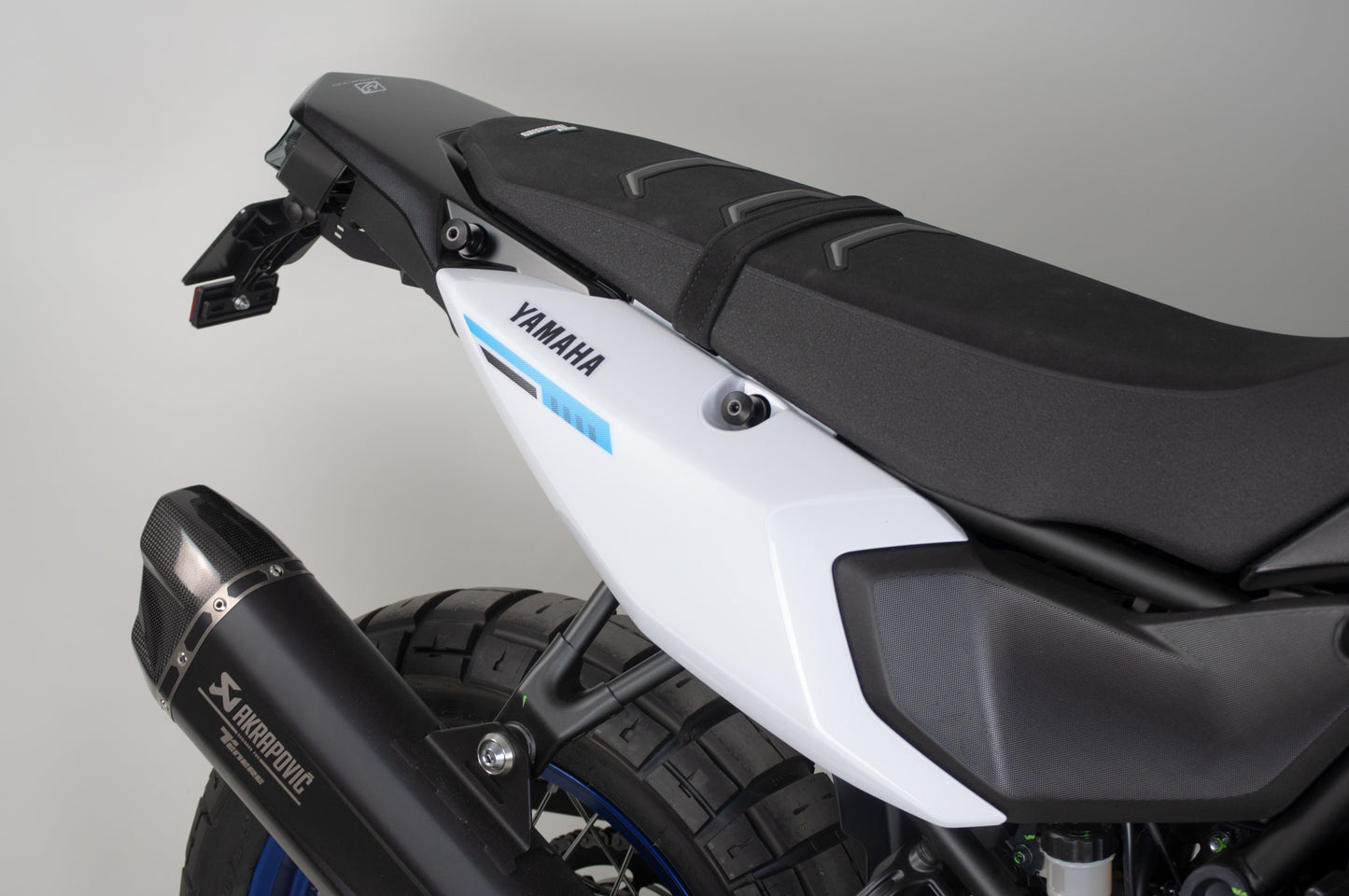 Adhesivo vinilo protector Yamaha Tenere 700  2025 (Colín y portanúmeros + protector basculante) - Unitransfer Marking Systems, S.L.