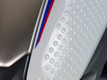 Cargar imagen en el visor de la galería, BMW R1250R 2022 Dimple Grip - Uniracing