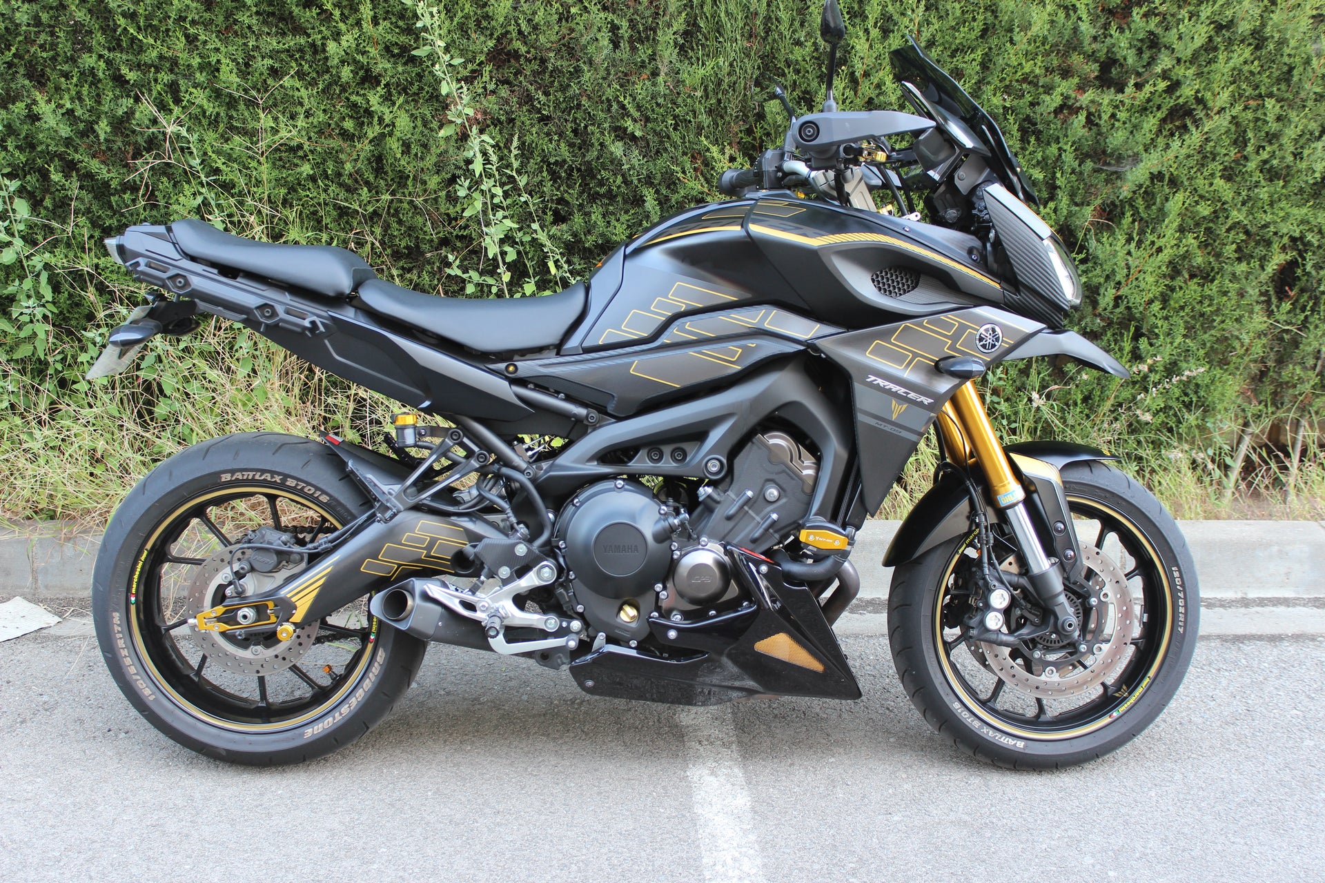 Complete sticker kit Yamaha Tracer MT09 (From 2016) BLACK/GOLD
