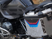 Side Case BMW Adventure 2004-20 Navigator - Uniracing #bmw #bmwmotorrad #bmwgs #spiritofgs #r1250gs #gsadventure #gsrallye #r1250gsa #bmwadvriders #r1250adventure #bmwgsfans #decals #bike #stickers #adventure #motoadventure #graphickit #graphics #bmwR1200gs #bmwr1200gsadventure #bmwr1200gsa #bmwcase #caseforadventure