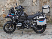 Side Case BMW Adventure 2004-20 Navigator - Uniracing #bmw #bmwmotorrad #bmwgs #spiritofgs #r1250gs #gsadventure #gsrallye #r1250gsa #bmwadvriders #r1250adventure #bmwgsfans #decals #bike #stickers #adventure #motoadventure #graphickit #graphics #bmwR1200gs #bmwr1200gsadventure #bmwr1200gsa #bmwcase #caseforadventure