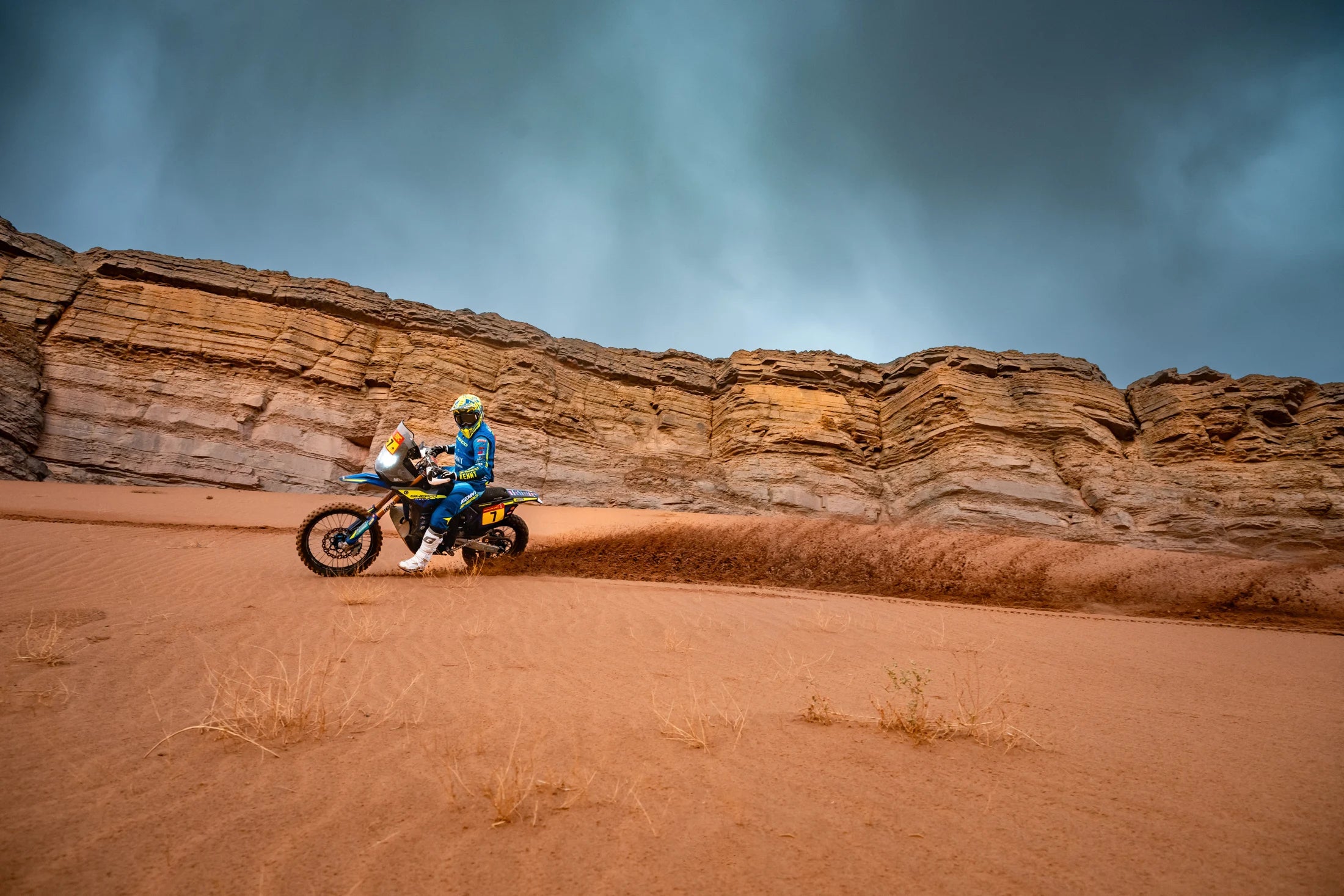 Sherco Racing Factory rodando en el desierto